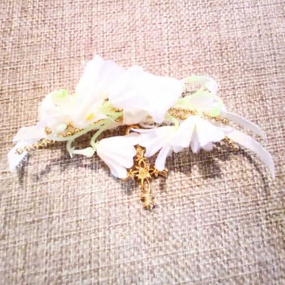 Vintage Avon Season of Lilies Pin 1995 Christian Religious - Picture 3 of 7